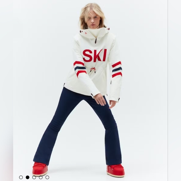 Perfect moment Aurora flare pant. Cute ski pants. - Picture 2 of 16